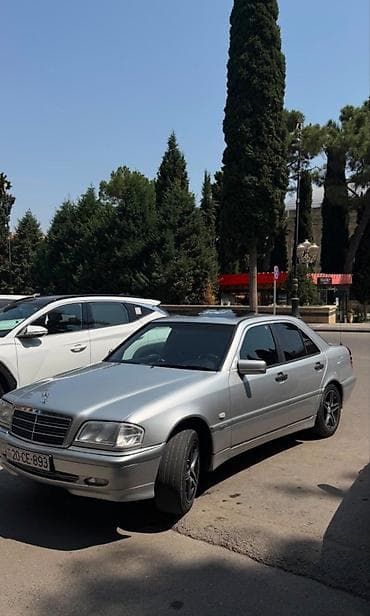 Mercedes-Benz C-Class: 1.8 l | 1997 il Sedan — 3