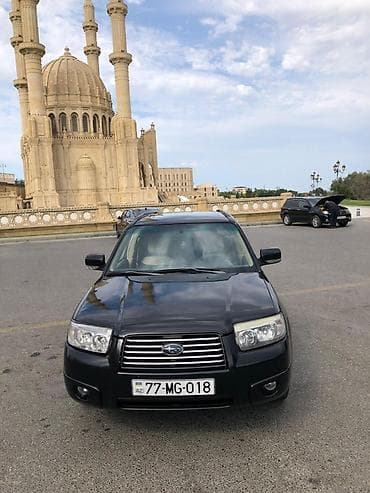 Subaru Forester – qara rəng, universal kuzov, tam ötürücülü (AWD)