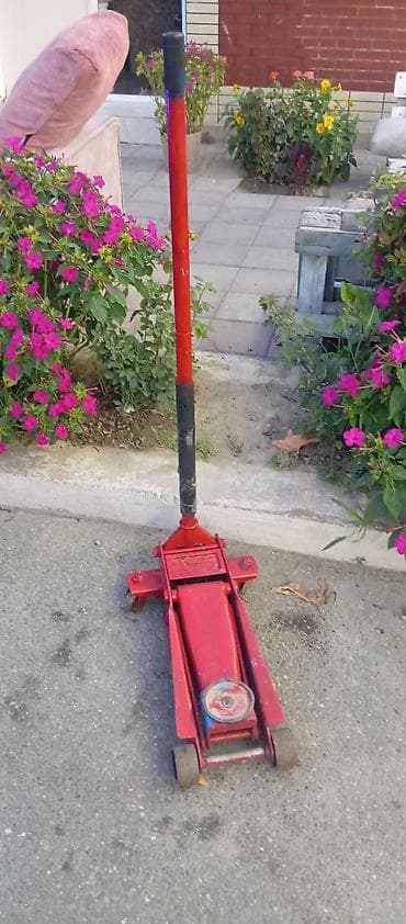 Оборудование для бизнеса: Avtomobil təkər servisi üçün avadanlıq dəsti Paketə daxildir: - — 1