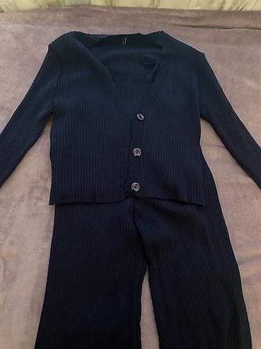 Qadın trikotaj dəsti – 3 parça - Rəng: tünd göy (demək olar qara ton) lalafo.az -da Qadın trikotaj dəsti – 3 parça - Rəng: tünd göy (demək olar qara ton)