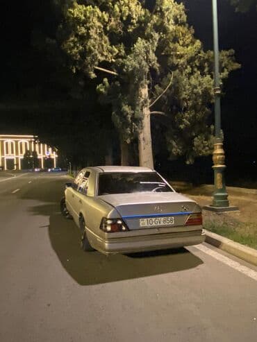 turbo az c class: Mercedes-Benz 230: 2.3 l | 1990 il Sedan — 3