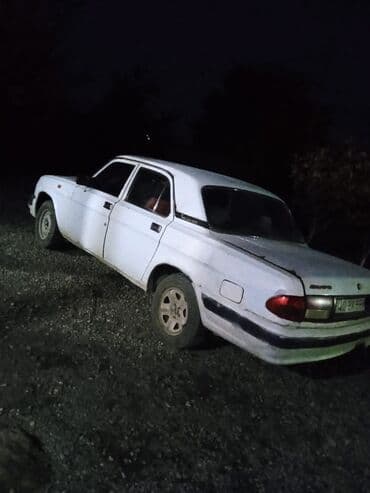 qadınlar ucun maşınlar: GAZ Volga sedan – klassik rus avtomobili - Kuzov: 4 qapılı sedan, ağ — 5