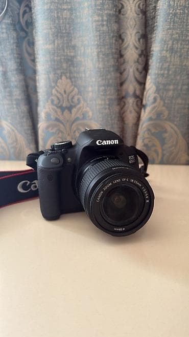 Canon EOS 650D DSLR fotoaparat + EF-S 18-55mm f/3.5-5.6 IS II obyektiv — 1