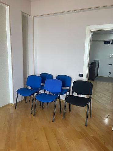 ofis dolablari: Stol 60 AZN stul 1 ədədi 10 AZN Kreslo 30 AZN : Açıq ağac rəngində — 1