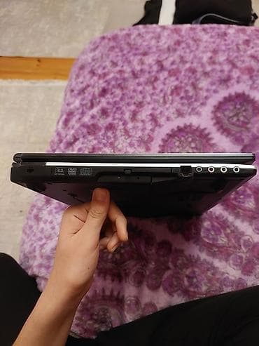 Modemlər və şəbəkə avadanlıqları: Klassik dizaynlı noutbuk - Ekran: təxminən 15–17 düym, parlak panel — 8