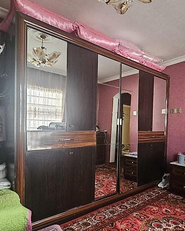 xalca resmi cekmek: (Dolab) yaxwi vezziyetde seliqeli islenib qiymet 200 azn ûnvan — 1