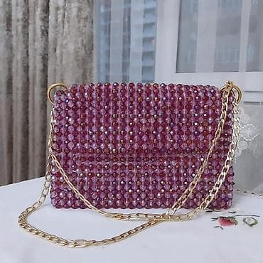 diplomat çanta: Bənövşəyi rəngli, kristal muncuqlarla tam örtülmüş çiyin çantası. - — 1