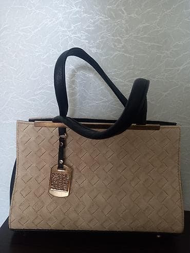 Qadın əl çantası - Rəng: bej ön panel, qara yanlar və qara uzun