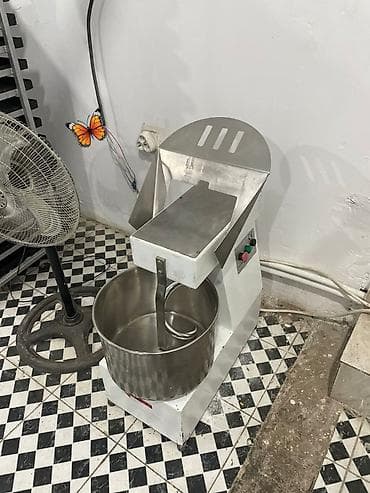 Konteynerlər: .Mikser 1500m italiyanindi 4kg 5kg un. Ela veziyyetde qalin mohkem — 1