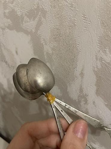 Qaşıqlar: Məhsul: Metal çay qaşıqları dəsti Təsvir: - 3 ədəd klassik formada — 2