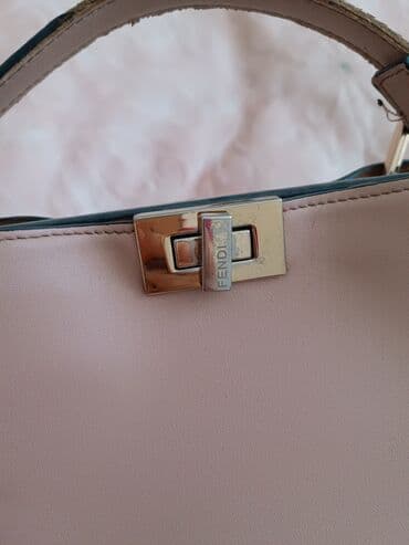 xarı bülbül icon: A Klass balaca Fendi.50 AZN alınıb.yaxsi vəziyyətdədir.25 azn — 2