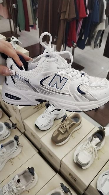 azerbaycan nike fiyatları: Ağ rəngli idman ayaqqabısı – mesh və sintetik dəri kombinasiyası. Yan — 1