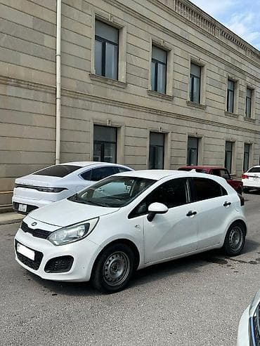 Kia Rio hatchback – ağ rəng, 5 qapı Xüsusiyyətlər: - Kuzov: 5 qapılı — 2