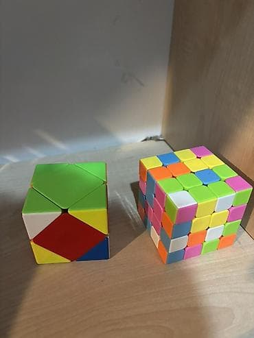 İki ədəd rəngarəng fırlanan puzzle kub dəsti. - Skewb kub: kvadrat