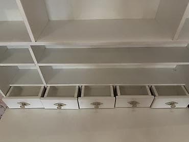 polkalar: Düz masa, Stulsuz, Polkalı, Siyirməli, Sadə laminat — 3