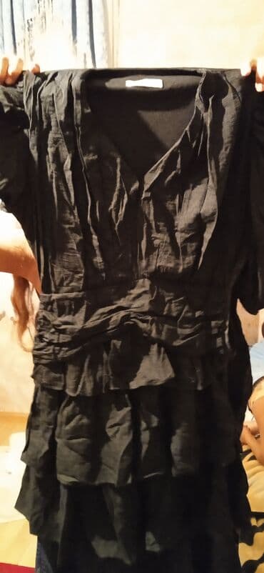 Qara rəngli qadın paltarı - Stil: qat-qat ətəkli, romantik/bohem