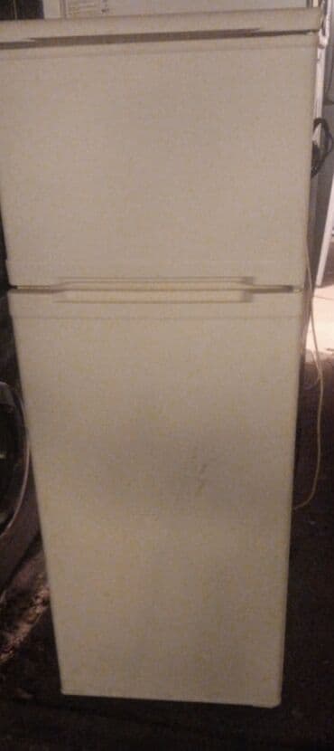 İki qapılı soyuducu - Üst qapı – dondurucu bölmə, alt qapı – soyuducu