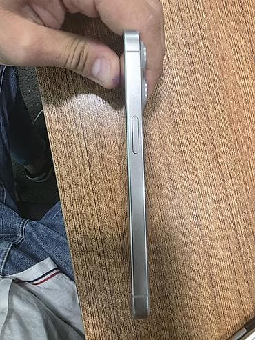 apple 15i̇cdəmmiş: IPhone 15 Pro, Natural Titanium, Face ID — 5