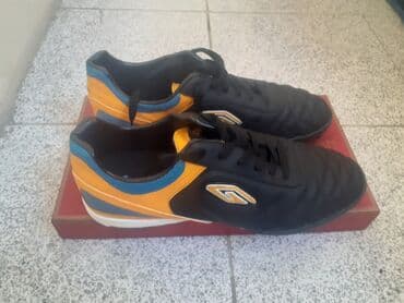 Futzal üçün kişi butsası – Dugana brendi - Rəng: qara üst hissə, sarı