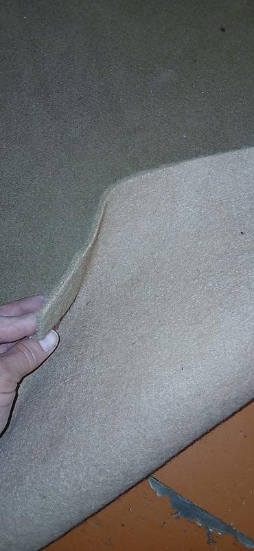 Qalın keçə/parça döşəmə örtüyü. uzunu -4 m, eni - 3 m. Tecili