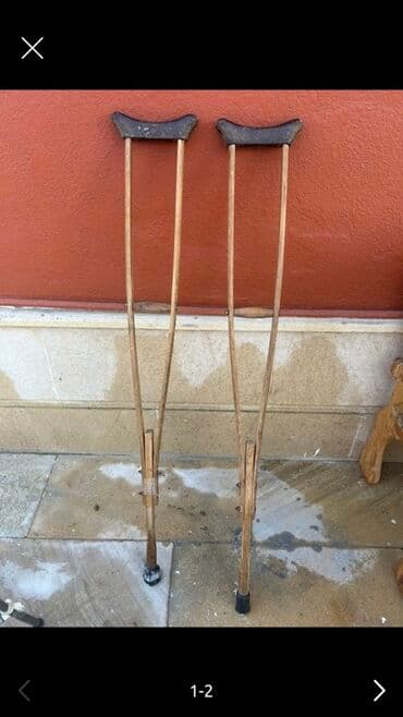 Taxta qoltuqağacı cütü - Material: möhkəm taxta gövdə, üst hissədə