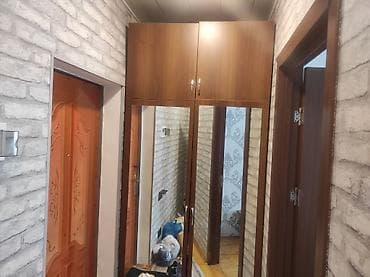 kafe icareye: Kirayə üçün mənzildə komfortlu qonaq otağı - İşıqlı, zövqlü dizaynlı — 4