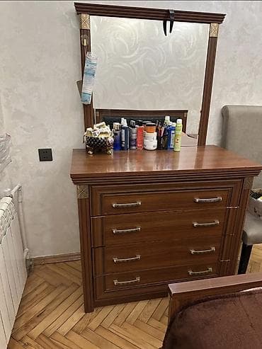 tavalar: Klassik üslubda yataq otağı dəsti Tərkibi: - 4 qapılı geniş şkaf (2 — 3