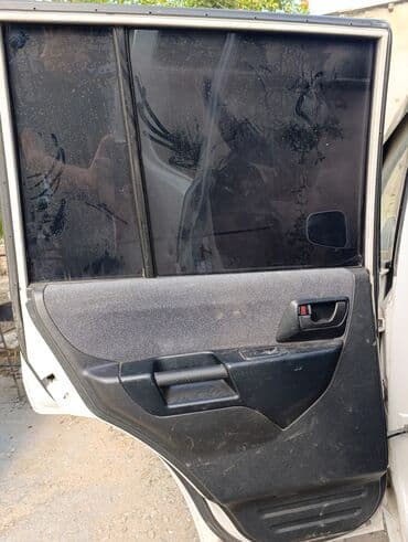 запчасти на паджеро 2: Mitsubishi Pajero IO – ağ rəngli, 5 qapılı kompakt SUV Xüsusiyyətlər — 3