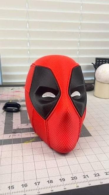 oyuncaq teyyare: 🎭 Marvel sevənlər üçün xüsusi hazırlanmış Deadpool maskası! Bu maska — 1