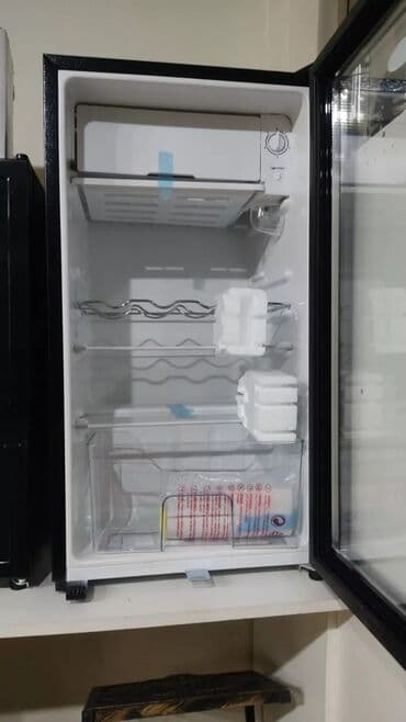 soyuducu mağaza: Yeni Bar Soyuducu Satılır, rəng - Qara, Dolab içi — 4