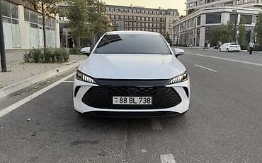 2107 ehtiyyat hisseleri: Ağ rəngli, 4 qapılı sedan. Dinamik, aerodinamik kuzov dizaynı, iri — 8