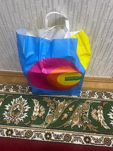 United Colors of Benetton dəst paltarı təzədir,istifadə