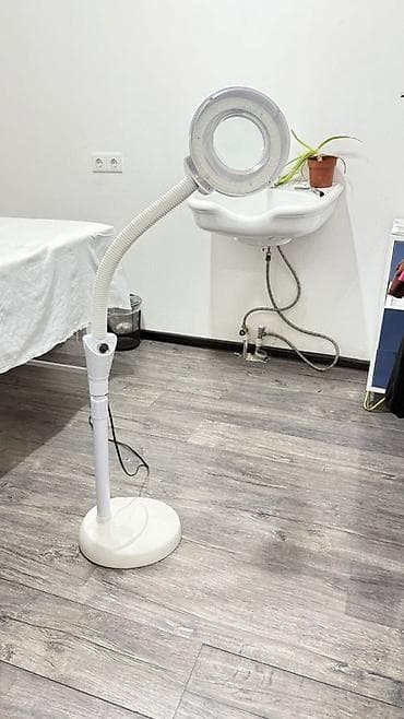 Gozleik slondaduda lazer iwledenler ucun LED işıqlandırmalı böyüdücü