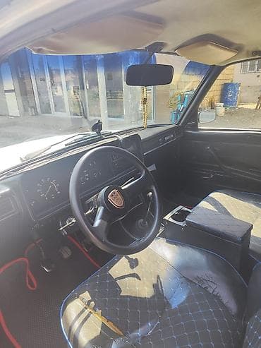 VAZ 2107 sedan – ağ rəng, 4 qapı, arxa ötürücülü klassik kuzov — 6