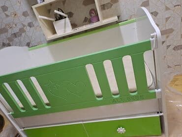 tek kravat ikinci əl: Oğlan üçün, İşlənmiş, Dördbucaq, Beşik, Matras ilə, Yellənmə mexanizm ilə — 1