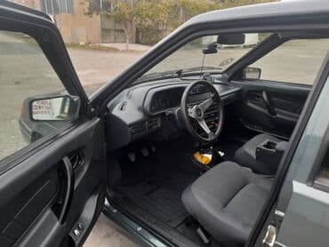 7 yerlik avtomobillər: Lada Samara hatchback - Kuzov: 5 qapılı hatchbek, arxa spoyler və — 7