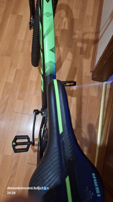 ktm velosipēdi: ISMA markalı, qara rəngli, yaşıl detalları olan dağ velosipedi — 5