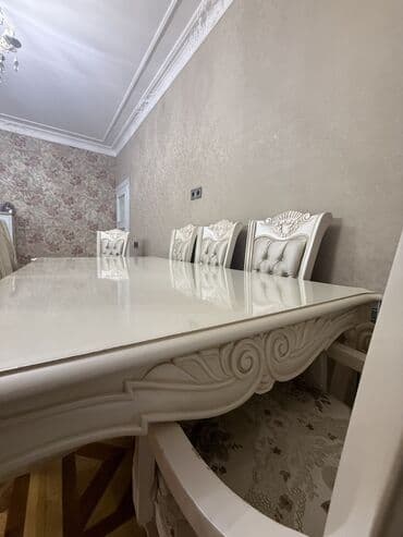 italyan divar kağızları: Qonaq otağı üçün, İşlənmiş, Açılmayan, Dördbucaq masa, 8 stul — 4