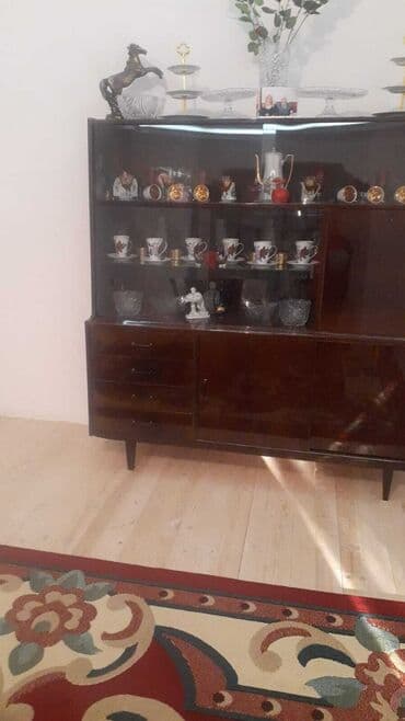 qara toyuq yumurtasi cadu: Açılan, 3 qapılı Düz dolab, Servant — 4