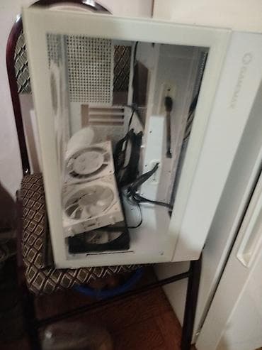 Gamemax ağ rəngli Mid-Tower kompüter korpusu - Temperli şüşə yan — 1