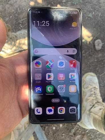 Redmi smartfon - Ekran: Kənarları azca əyri böyük tam ekran, MIUI