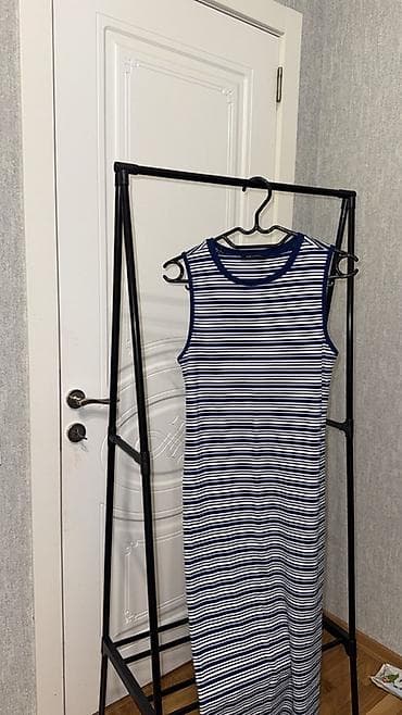 Zolaqlı uzun don - Rəng: tünd göy-ağ üfüqi zolaqlar - Model: qolsuz