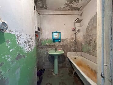 bakida ucuz satiliq evler: Bakı, Binəqədi qəs., 5 otaqlı, Köhnə tikili, m. Avtovağzal, 110 kv. m — 14