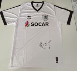 беговая дорожка satılır: İmzalı Forma Satılır ! Neftçinin futbolçuları Emin Mahmudov və — 2