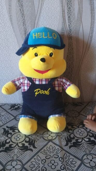 hello kitty: Üzərində “Pooh” yazısı olan göy rəngli kombinezonlu, dama-dama — 1