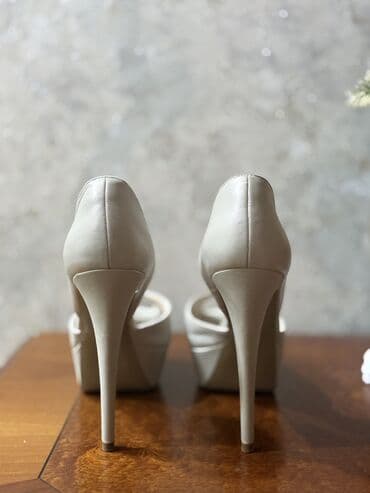 qadin pencekleri: Туфли, Charles&Keith, Размер: 40, цвет - Бежевый, Б/у — 2