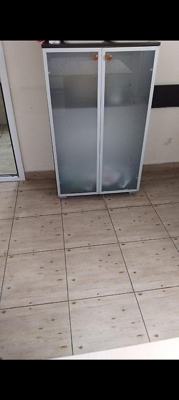 ikinci mebel: Ofis mebelləri dəsti Tərkibi: - Toplantı/iş masası: iri ölçülü — 3