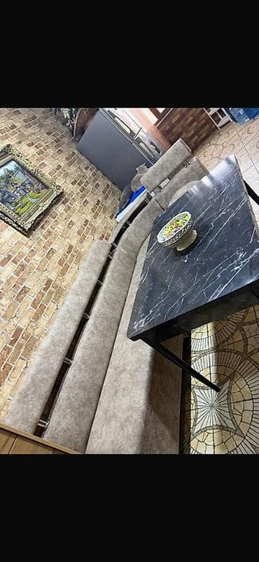 kükna mebeli: Mebelin uzunlugu 260 Eni 60 sm Stolun uzunu 140 acilanda 180 Sm Eni — 1