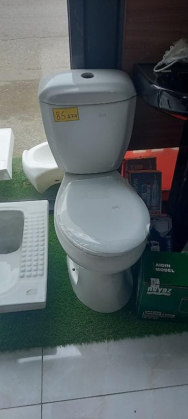 Unitaz dəsti – su baklı, oturacaq qapaqlı, döşəməüstü model. -