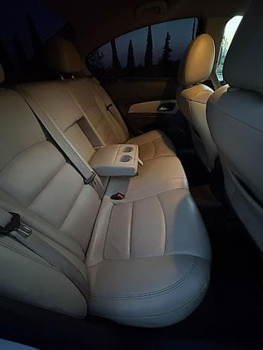 yan güzgü s: Chevrolet Cruze: 1.4 l | Sedan — 6